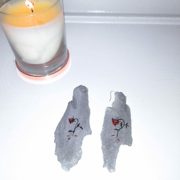 🥀 Wilted Rose Sycamore Bark Earrings - Picture 6 of 6